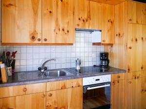 Kuchyň nebo kuchyňský kout v ubytování Holiday Home Rustico Stübii by Interhome