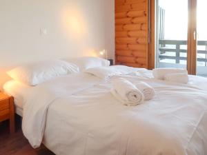 Postel nebo postele na pokoji v ubytování Apartment Hauts De Nendaz B K5 by Interhome