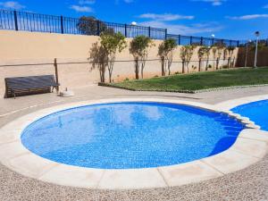 Bazén v ubytování Apartment Jardines del Mar III - Marina d'Or-2 by Interhome nebo v jeho okolí