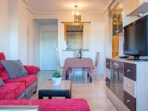 TV a/nebo společenská místnost v ubytování Apartment Jardines del Mar III - Marina d'Or-2 by Interhome