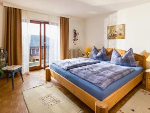Postel nebo postele na pokoji v ubytování Apartment Berghaus Waldner by Interhome