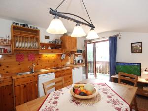Kuchyň nebo kuchyňský kout v ubytování Apartment Berghaus Waldner by Interhome