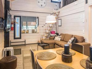 Posezení v ubytování Holiday Home Villa sukka a by Interhome