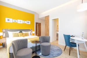 Posezení v ubytování SEETELHOTEL Ostseehotel das Entdeckerhotel an der Ostsee und der perfekte Startpunkt für Ihre Inselabenteuer