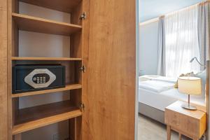 Postel nebo postele na pokoji v ubytování SEETELHOTEL Ostseehotel das Entdeckerhotel an der Ostsee und der perfekte Startpunkt für Ihre Inselabenteuer