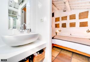 Kúpeľňa v ubytovaní Luxury art apartment in Trastevere with terrace + 27 fotografií