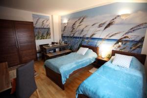 Postel nebo postele na pokoji v ubytování Das Apartmenthaus Klambauer Frauenkirchen Thermennähe St Martins Therme