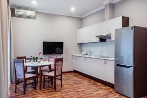 Kuchyň nebo kuchyňský kout v ubytování Greguar Hotel by UHM