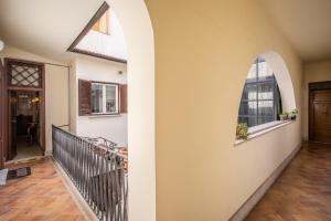 Φωτογραφία από το άλμπουμ του Warm apt in ancient building in Vatican-P S Pietro στη Ρώμη