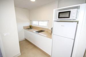 Kuchyň nebo kuchyňský kout v ubytování New Miami Playa Apartamentos