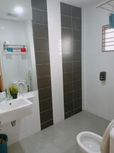 Phòng tắm tại Kuala Selangor Botanic 4R3B Homestay 15pax