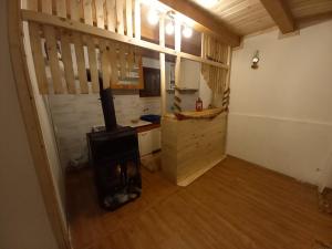 Η κουζίνα ή μικρή κουζίνα στο VIKEND KUCA IVONA Jahorina