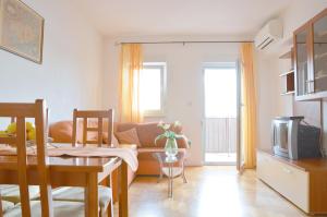 Zdjęcie z galerii obiektu Apartment Riva sea view w mieście Umag