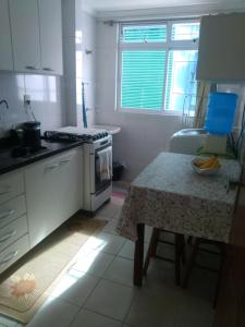 A kitchen or kitchenette at Prainha com Varandas Még 13 kép