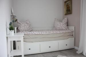 a bedroom with a bed with a white bed frame at Haus Lebenswert, Ferienhaus in Schneverdingen