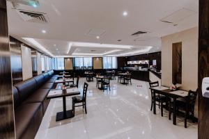 En restaurant eller et spisested på Panorama Hotel Deira