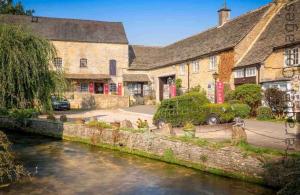 Gallery image of Weir Cottage in Bourton on the Water