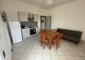 A kitchen or kitchenette at HOME SALENTO