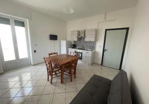 A kitchen or kitchenette at HOME SALENTO