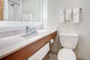 Koupelna v ubytování Holiday Inn Express & Suites West Long Branch - Eatontown by IHG