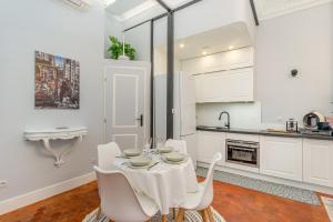 a kitchen with a table and chairs in a room at Nouvel Appartement de Caractère et Climatisé à la Joliette in Marseille