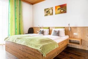 Ένα ή περισσότερα κρεβάτια σε δωμάτιο στο Ferienwohnung Hansenbauer