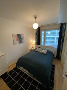 A bed or beds in a room at Modern two bedroom apartment near Helsinki Airport