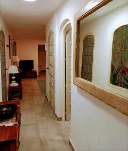 Telewizja i/lub zestaw kina domowego w obiekcie Tottam Art & Healthy Garden