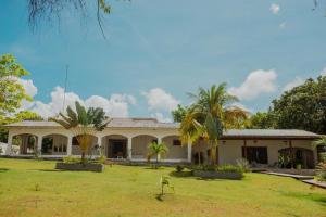 Afbeelding uit fotogalerij van Casa na praia com 4 suítes e vista extraordinária in Santarém