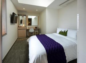 Postel nebo postele na pokoji v ubytování Metro Hotel Myeongdong