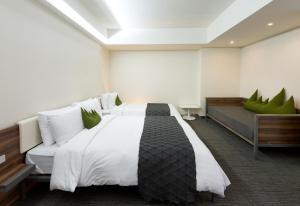 Postel nebo postele na pokoji v ubytování Metro Hotel Myeongdong