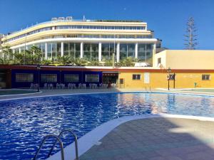 Bazén v ubytování Beautiful 1 bedroom apartment Los Cristianos Los Angeles nebo v jeho okolí