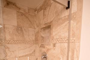 Ένα μπάνιο στο Golf and Tennis Community - 14th Hole Golf Course Views! +40 φωτογραφίες