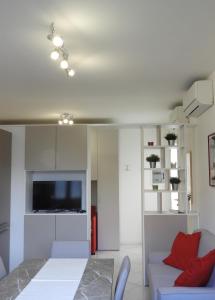 A television and/or entertainment centre at Morena Studio Apartment