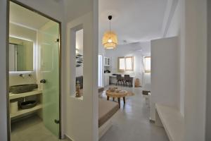 A bathroom at Kleri's apartments 4