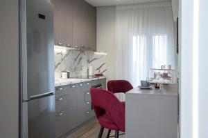 Kuchyň nebo kuchyňský kout v ubytování Deka luxury apartment