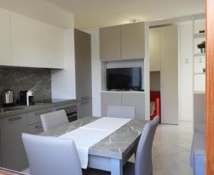 A kitchen or kitchenette at Morena Studio Apartment