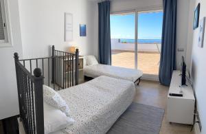A bed or beds in a room at Amazing duplex with large terrace and sea views