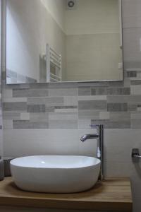 A bathroom at Morena Studio Apartment