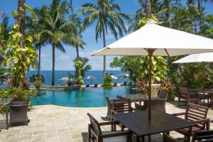 Bazén v ubytování Alam Anda Ocean Front Resort & Spa CHSE Certified nebo v jeho okolí