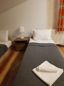 Postel nebo postele na pokoji v ubytování Hostel Mleczna - Metro Zacisze