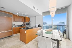 Gallery image of High Rise Luxury Ocean Corner Unit 2/2 - Icon Brickell in Miami