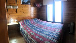 Casita de madera Alpes 6にあるベッド