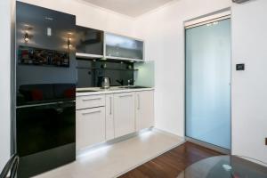 Una cocina o kitchenette en Central Luxury apartment Xenia 3 fotos más