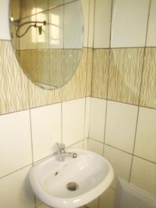 a bathroom with a sink and a mirror at Résidence Cristal Logpom in Douala