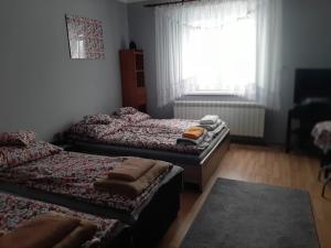 Posteľ alebo postele v izbe v ubytovaní DOM POD MARESZKĄ