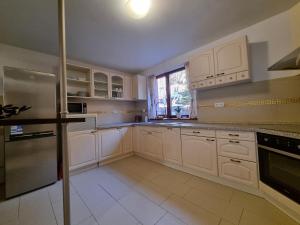 Kuchyň nebo kuchyňský kout v ubytování Vila Almini Drienica Lysa