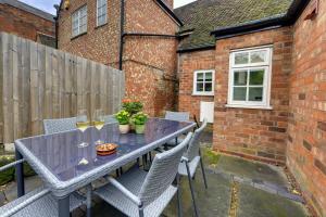 Gallery image of Tudor Cottage by Spa Town Property - Historic Charm in Warwick Town Centre in Warwick