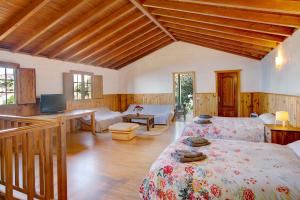 A bed or beds in a room at Mirador de Domingo