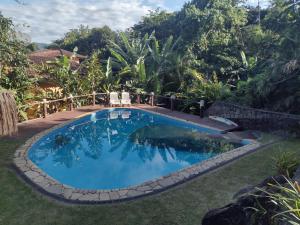 a swimming pool in the yard of a house at Cantinho Alentejano in Ilhabela